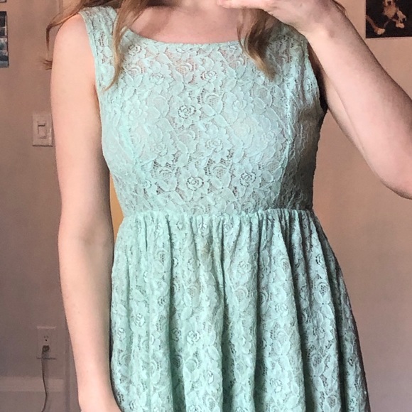 Mint lace dress - Picture 3 of 3
